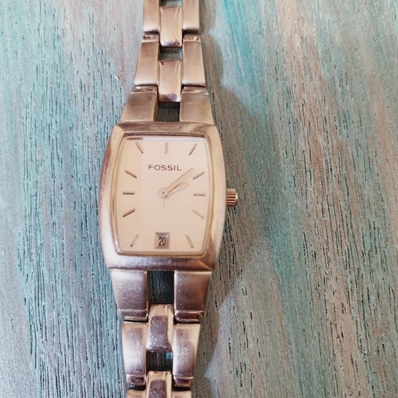 Ladies Fossil watch - Picture 1 of 3
